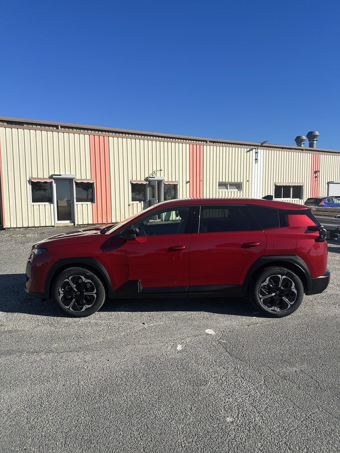 SUV convoyé par la route et livré en concession