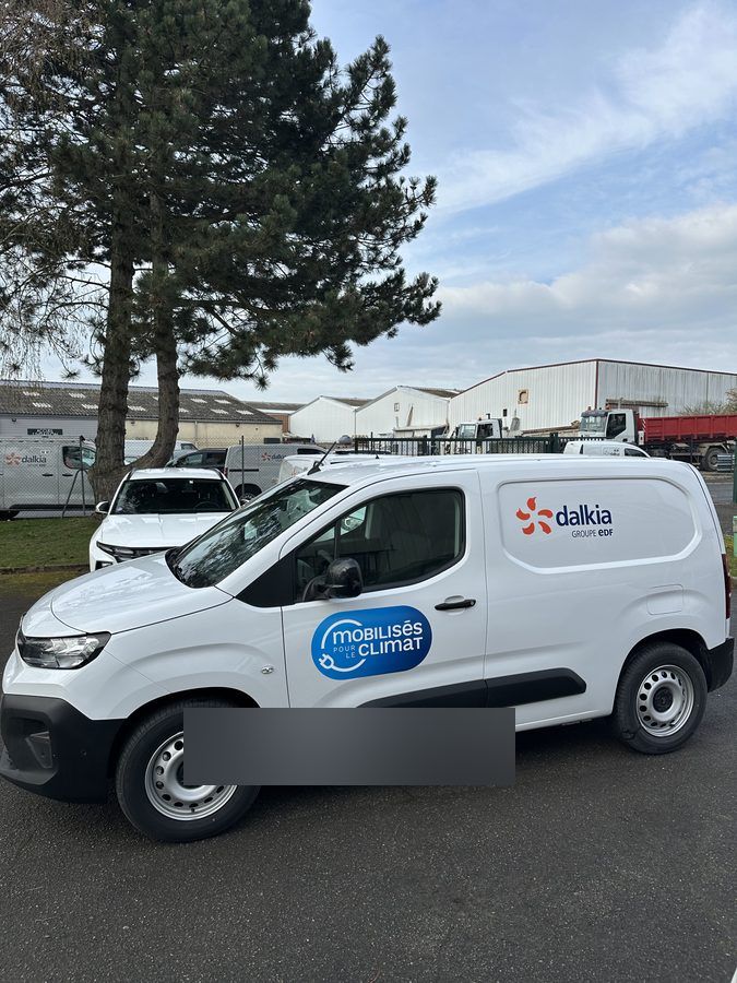Fourgon utilitaire de flotte convoyé par Alley Hop Car